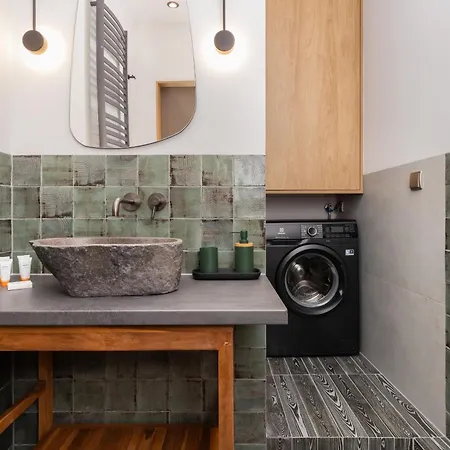 Apartamento Loft Near The Old Town Parking & Balcony By Renters