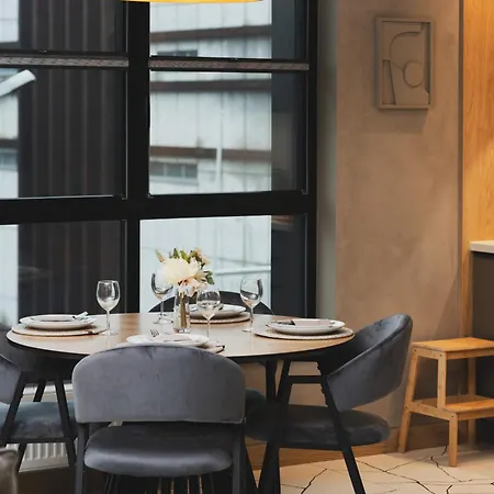 Apartamento Loft Near The Old Town Parking & Balcony By Renters