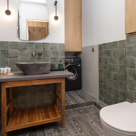 Loft Near The Old Town Parking & Balcony By Renters *