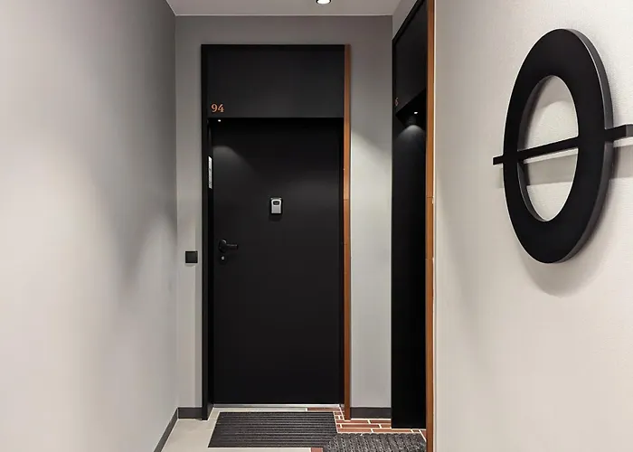 Apartment Loft Near The Old Town Parking & Balcony By Renters *